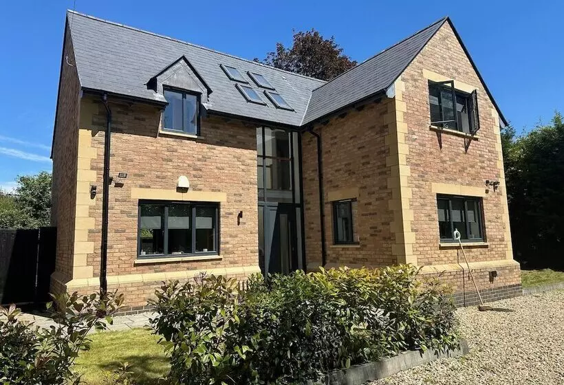 Residenssi Tranquil Oxford Retreat 4 Bedroom House Aircon