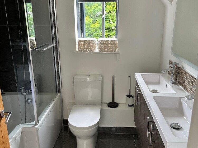 Резиденция Tranquil Oxford Retreat 4 Bedroom House Aircon