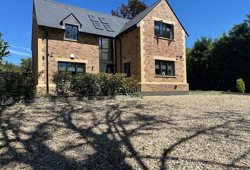 Резиденция Tranquil Oxford Retreat 4 Bedroom House Aircon