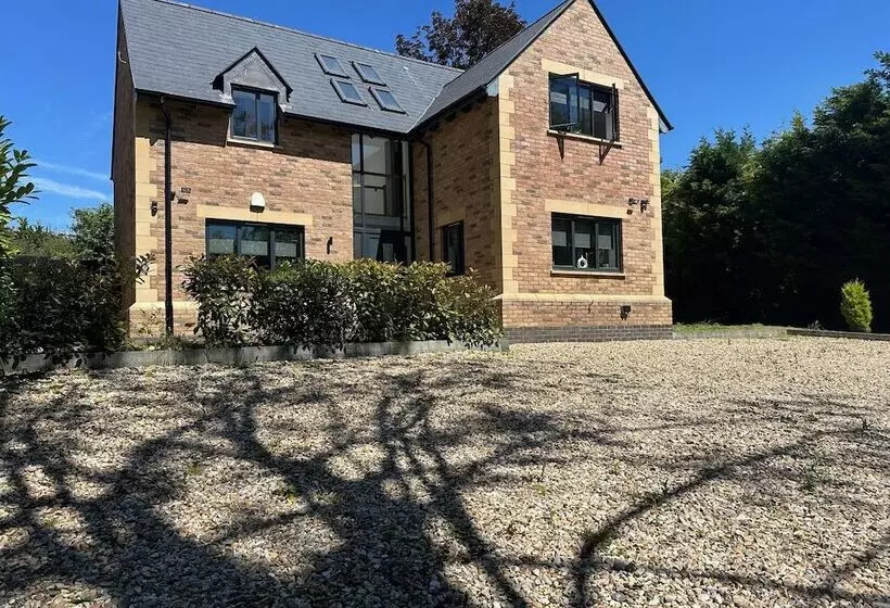 Residenssi Tranquil Oxford Retreat 4 Bedroom House Aircon