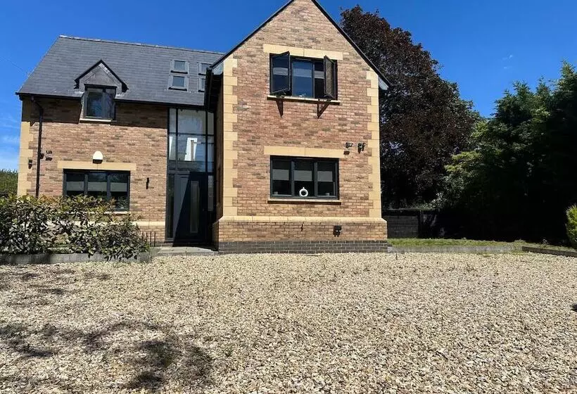 Residenssi Tranquil Oxford Retreat 4 Bedroom House Aircon