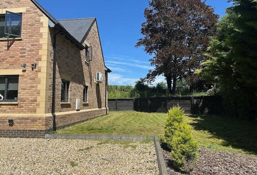 Резиденция Tranquil Oxford Retreat 4 Bedroom House Aircon