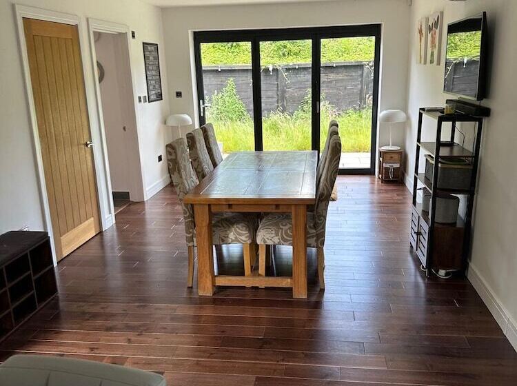 Резиденция Tranquil Oxford Retreat 4 Bedroom House Aircon