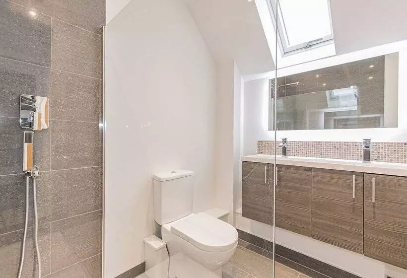 Residenssi Tranquil Oxford Retreat 4 Bedroom House Aircon