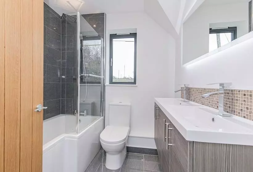 Residenssi Tranquil Oxford Retreat 4 Bedroom House Aircon