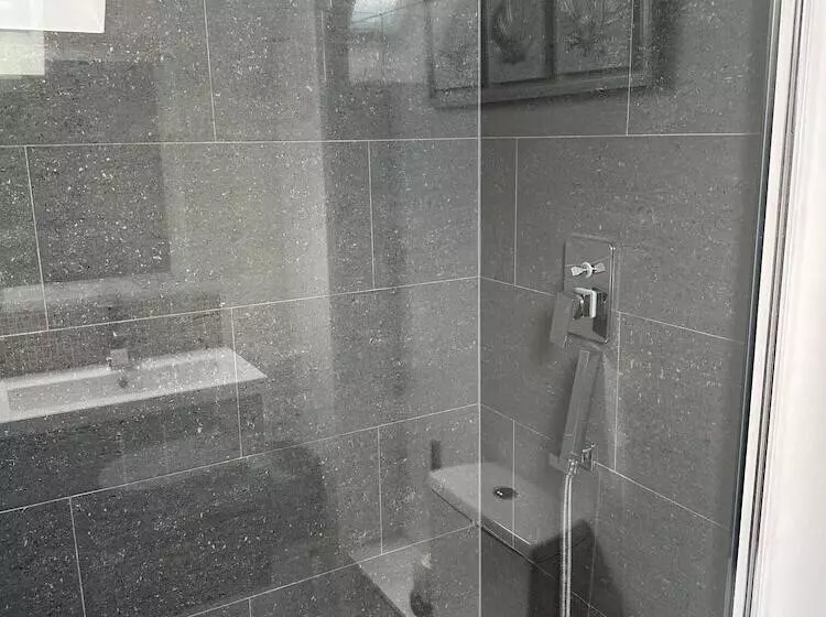 Residenssi Tranquil Oxford Retreat 4 Bedroom House Aircon