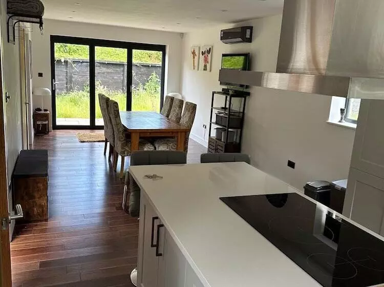 Residenssi Tranquil Oxford Retreat 4 Bedroom House Aircon