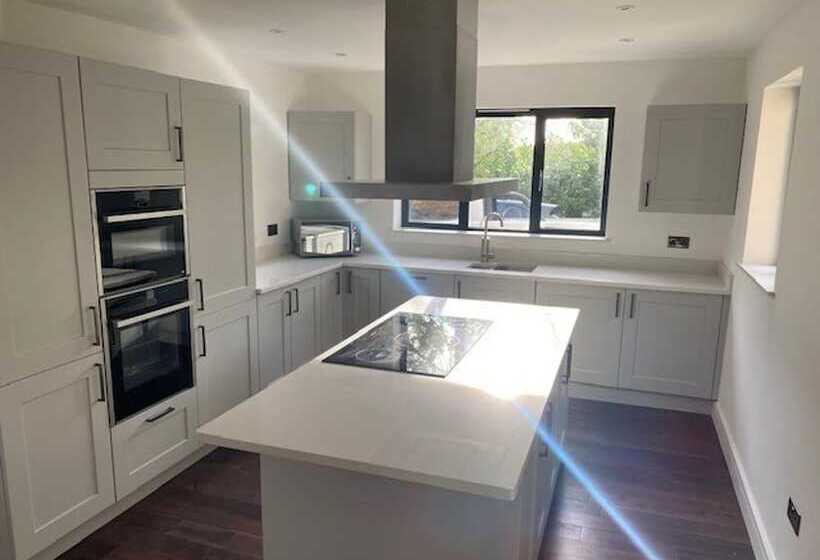 Резиденция Tranquil Oxford Retreat 4 Bedroom House Aircon