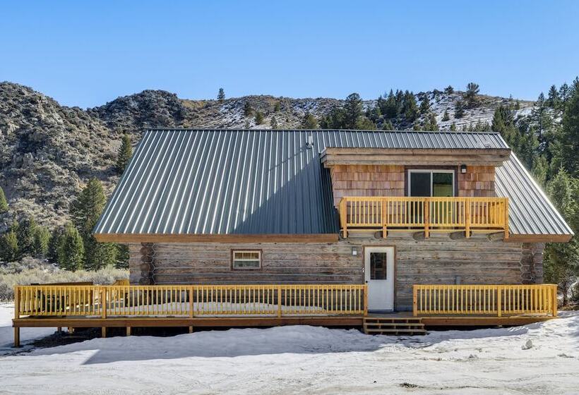 Riverfront Montana Log Cabin W/ Mountain Views!