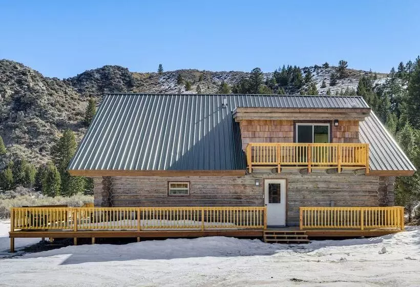 Riverfront Montana Log Cabin W/ Mountain Views!