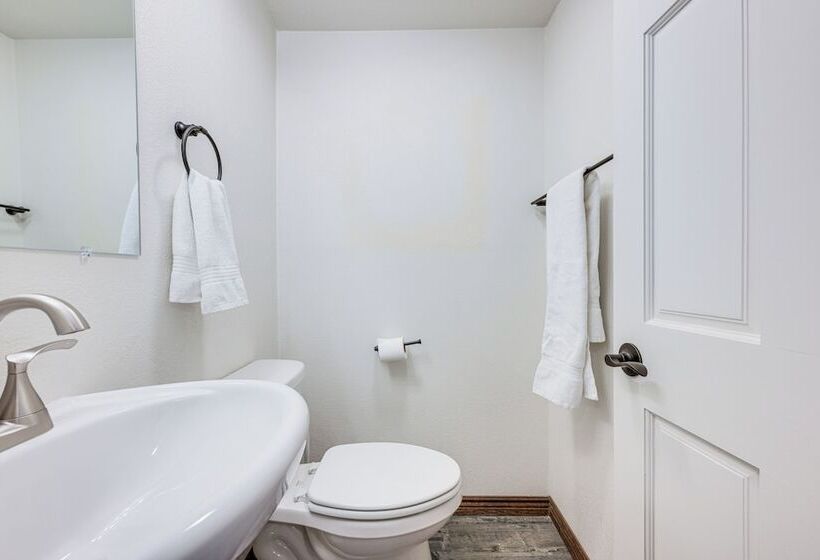 Riverfront Montana Log Cabin W/ Mountain Views!