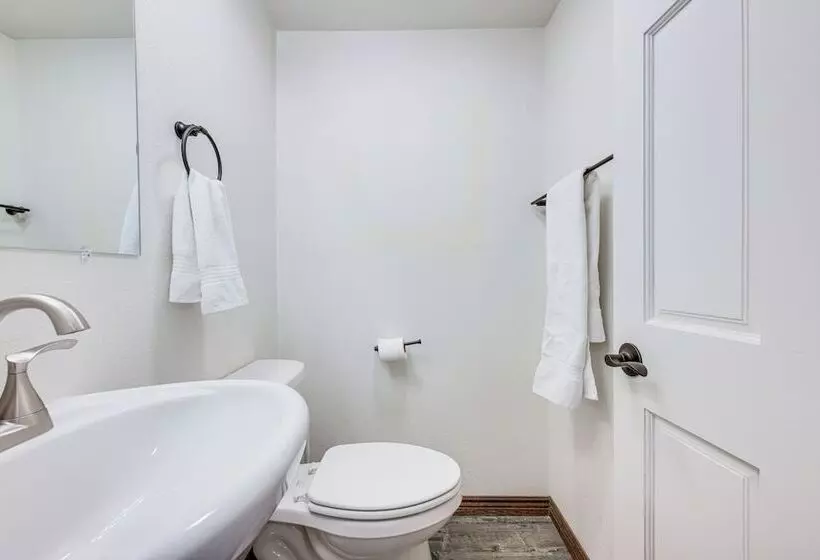 Riverfront Montana Log Cabin W/ Mountain Views!