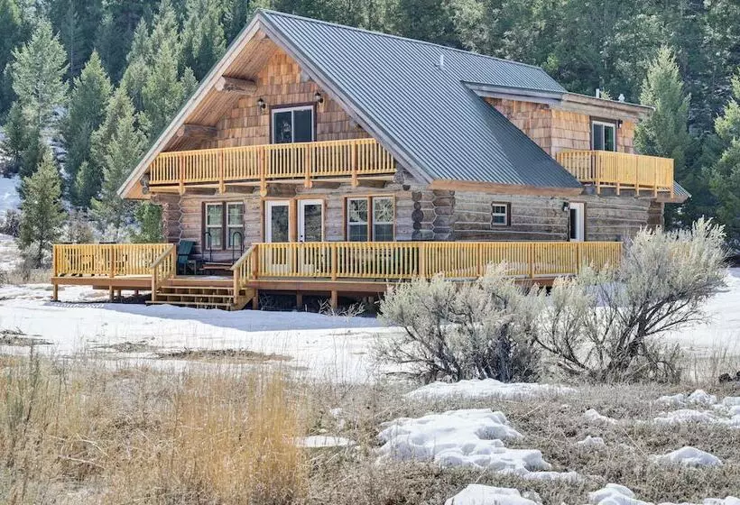 Riverfront Montana Log Cabin W/ Mountain Views!