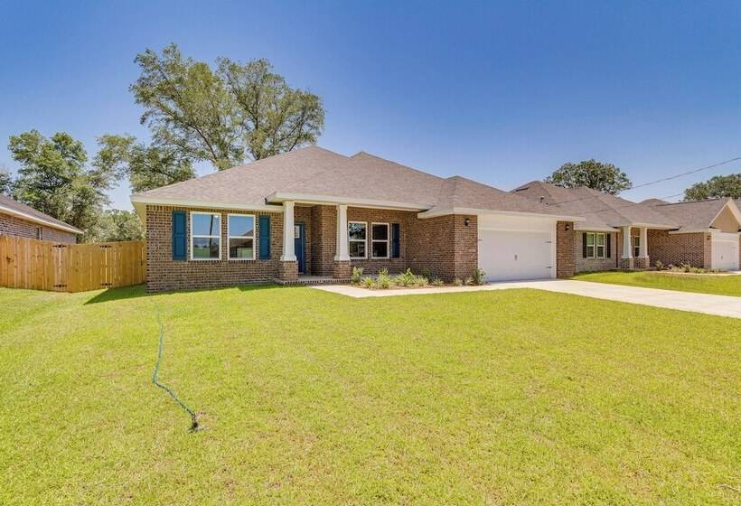 Single Story Navarre Home ~ 8 Mi To Navarre Beach