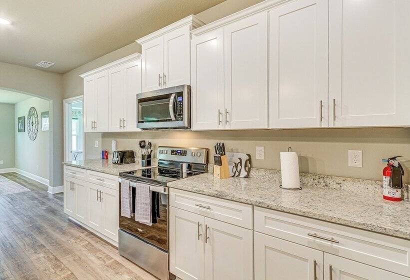 Single Story Navarre Home ~ 8 Mi To Navarre Beach