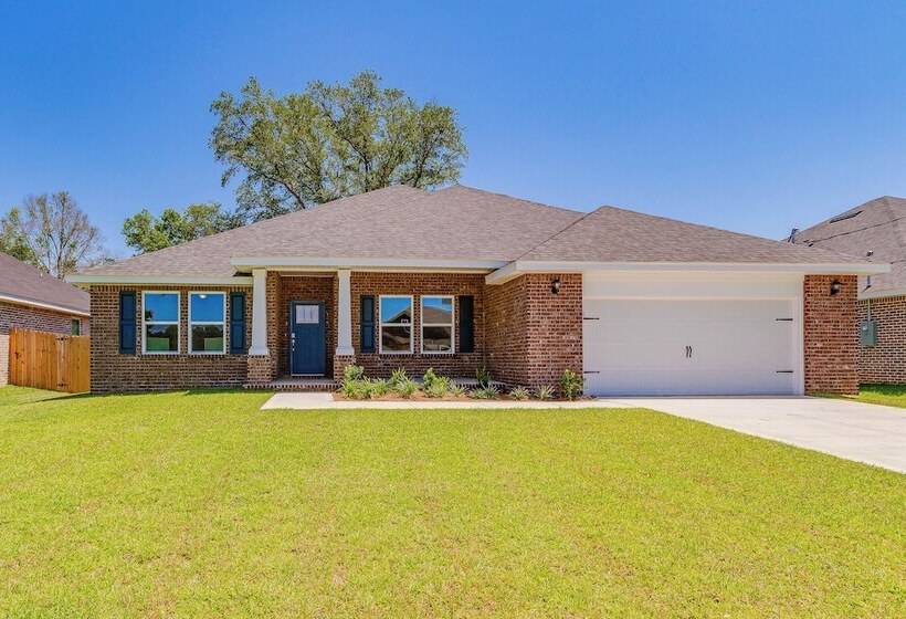 Single Story Navarre Home ~ 8 Mi To Navarre Beach