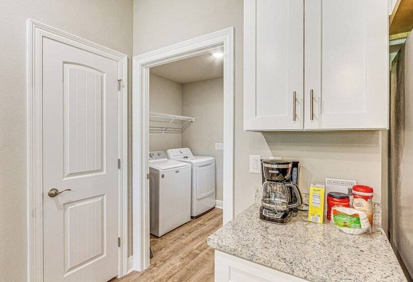 Single Story Navarre Home ~ 8 Mi To Navarre Beach