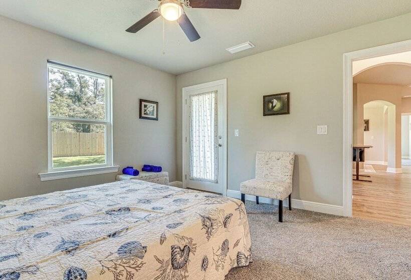 Single Story Navarre Home ~ 8 Mi To Navarre Beach