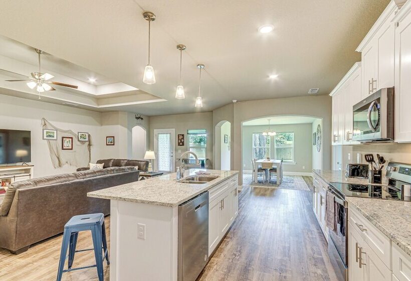 Single Story Navarre Home ~ 8 Mi To Navarre Beach