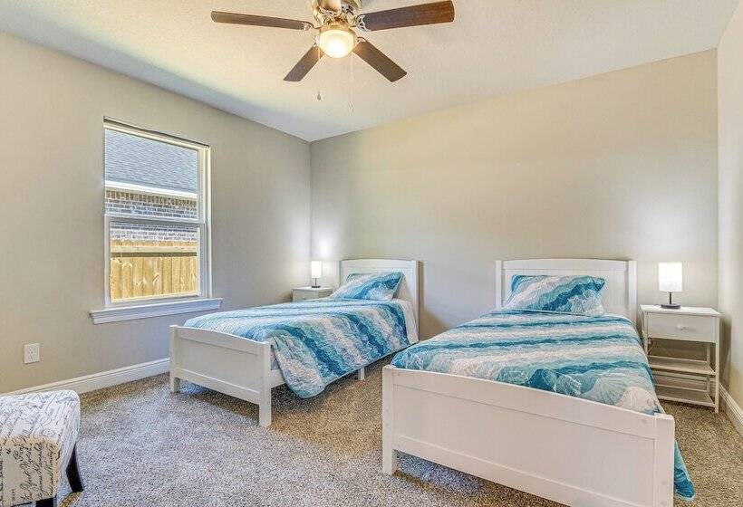 Single Story Navarre Home ~ 8 Mi To Navarre Beach