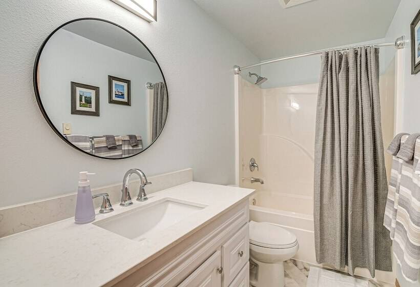 The Crab Shack  Westport Home Half Mi To Beach!