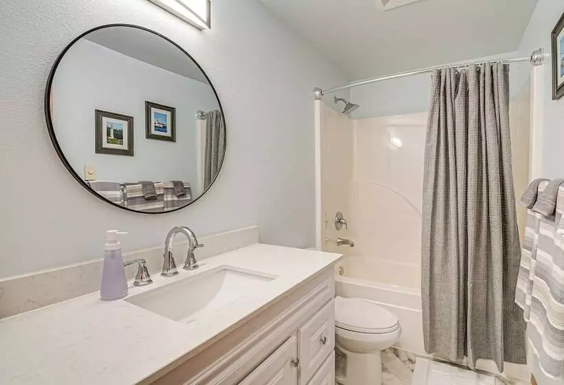 The Crab Shack  Westport Home Half Mi To Beach!