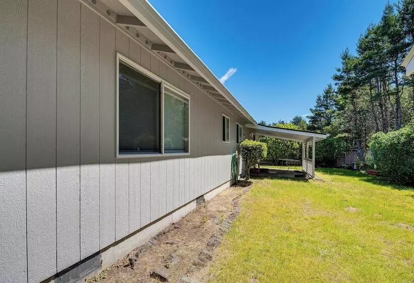 The Crab Shack  Westport Home Half Mi To Beach!