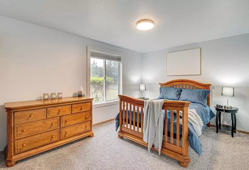 The Crab Shack  Westport Home Half Mi To Beach!