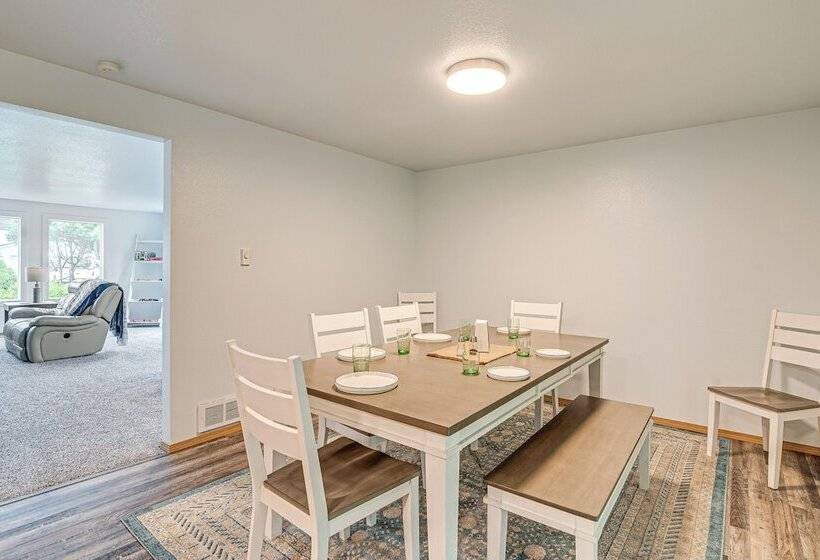 The Crab Shack Westport Home Half Mi To Beach!