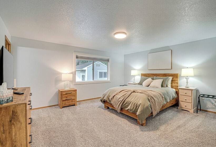 The Crab Shack  Westport Home Half Mi To Beach!