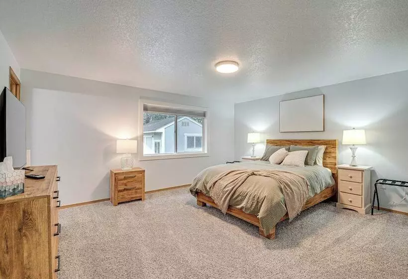 The Crab Shack  Westport Home Half Mi To Beach!