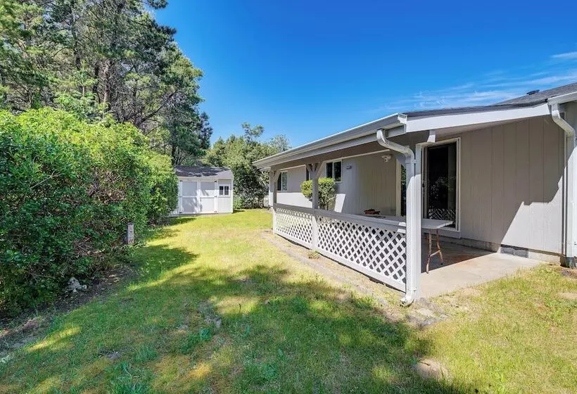 The Crab Shack  Westport Home Half Mi To Beach!