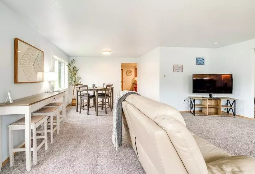 The Crab Shack  Westport Home Half Mi To Beach!