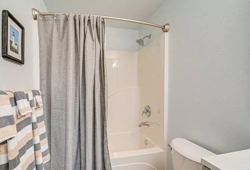 The Crab Shack  Westport Home Half Mi To Beach!