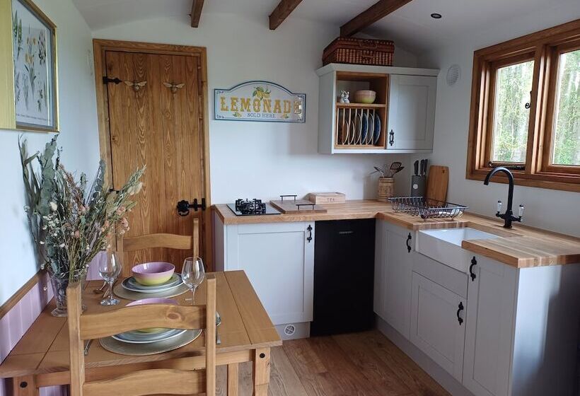 The Heartwood   Luxury Cabin Near York