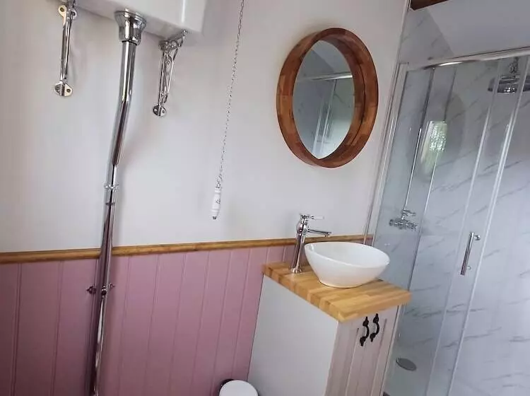 The Heartwood   Luxury Cabin Near York