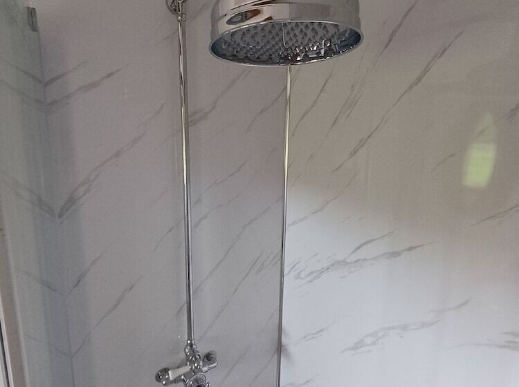 The Heartwood   Luxury Cabin Near York