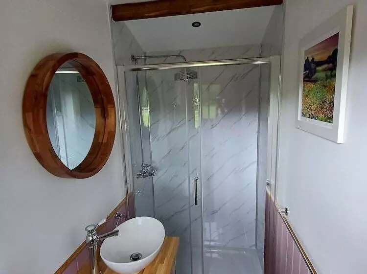 The Heartwood   Luxury Cabin Near York