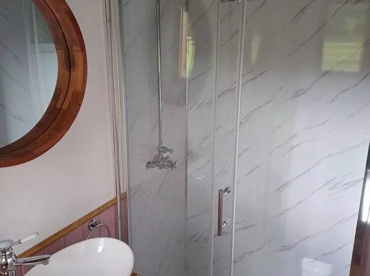 The Heartwood   Luxury Cabin Near York