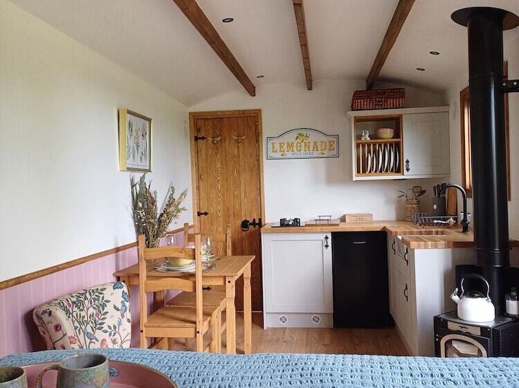 The Heartwood   Luxury Cabin Near York