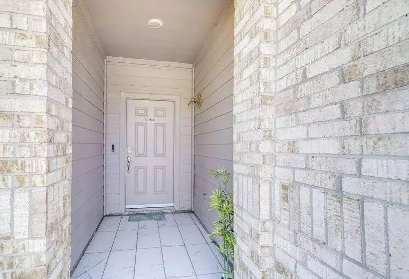 Welcoming Home ~ 16 Mi To Downtown Houston!