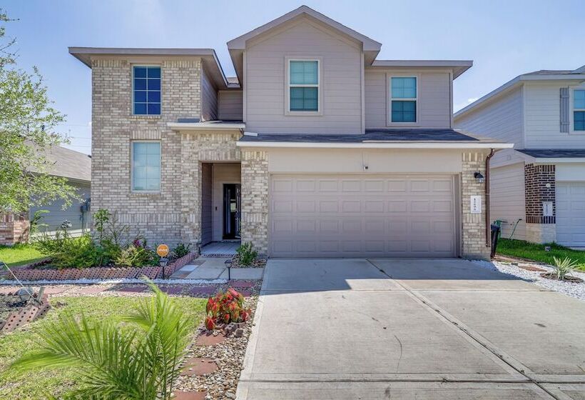 Welcoming Home ~ 16 Mi To Downtown Houston!