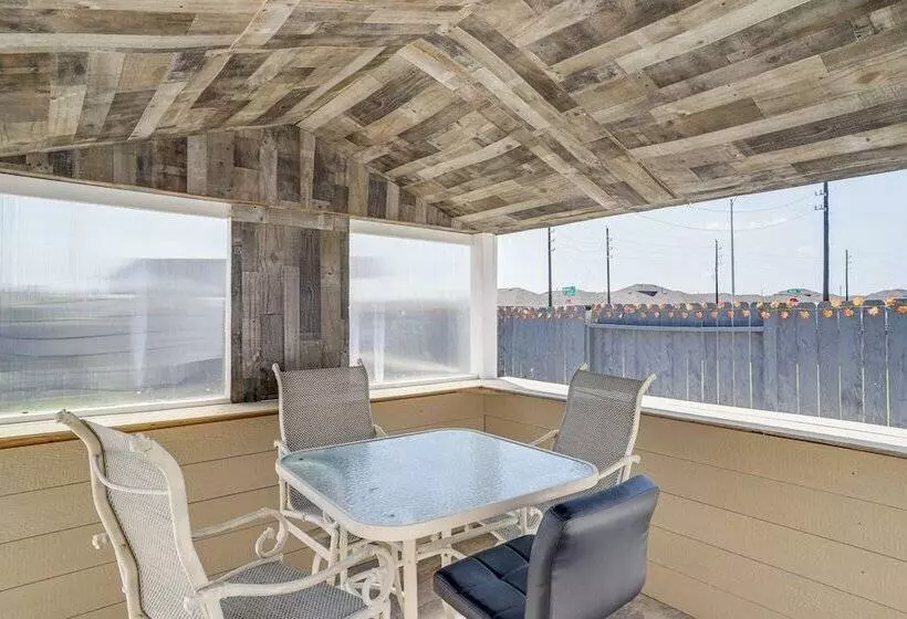 Welcoming Home ~ 16 Mi To Downtown Houston!