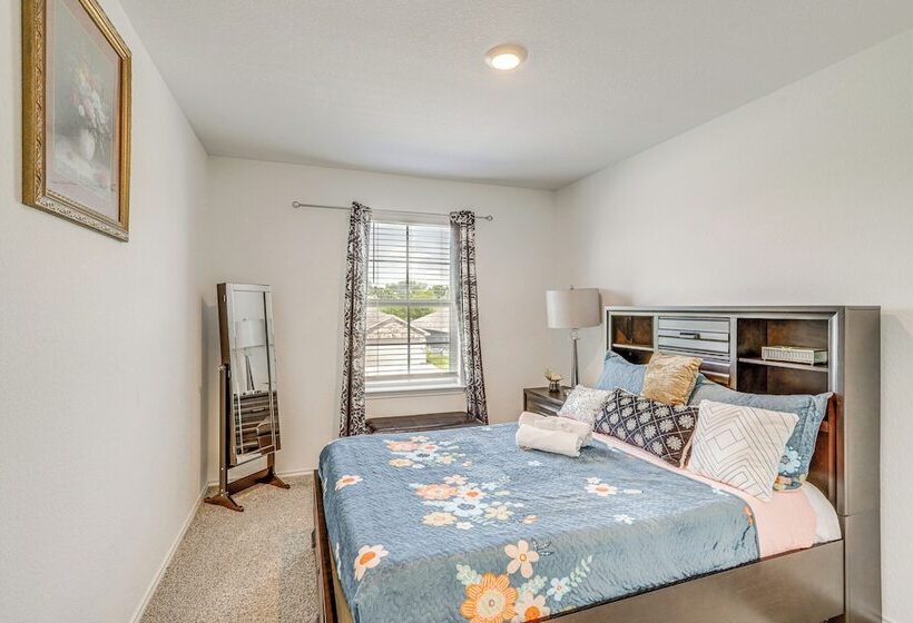 Welcoming Home ~ 16 Mi To Downtown Houston!