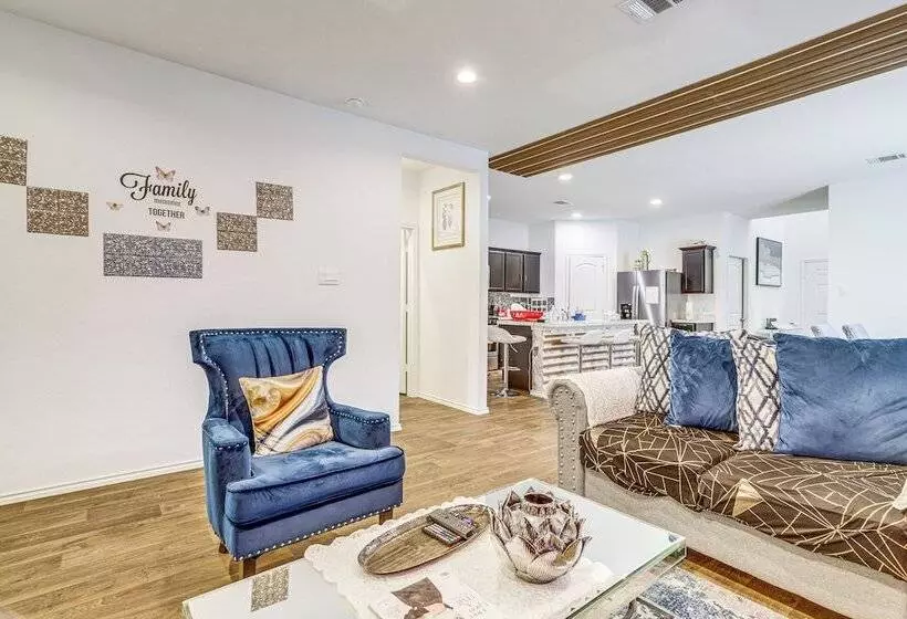 Welcoming Home ~ 16 Mi To Downtown Houston!