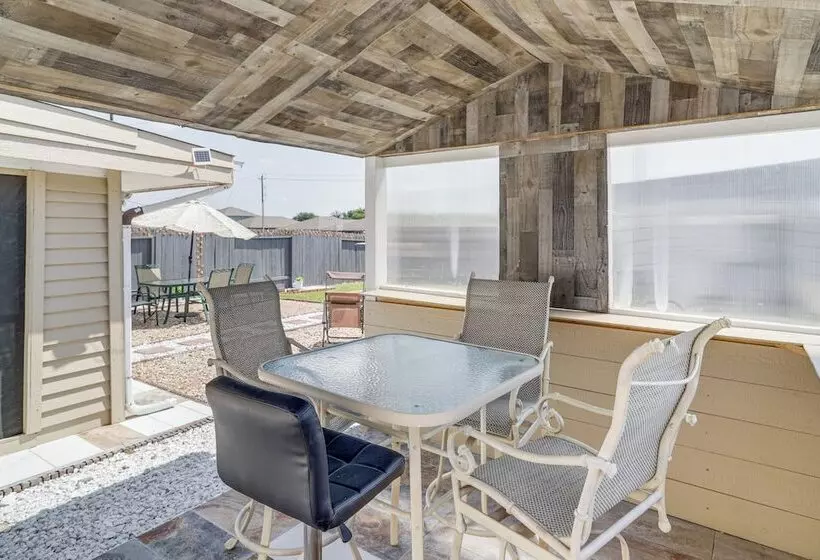 Welcoming Home ~ 16 Mi To Downtown Houston!