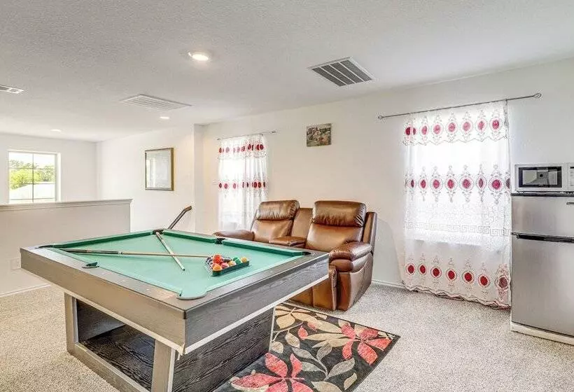 Welcoming Home ~ 16 Mi To Downtown Houston!