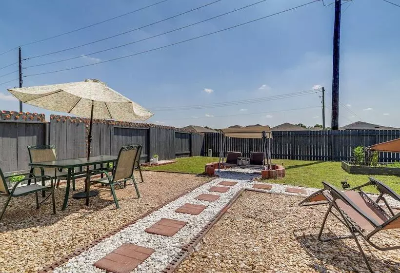 Welcoming Home ~ 16 Mi To Downtown Houston!