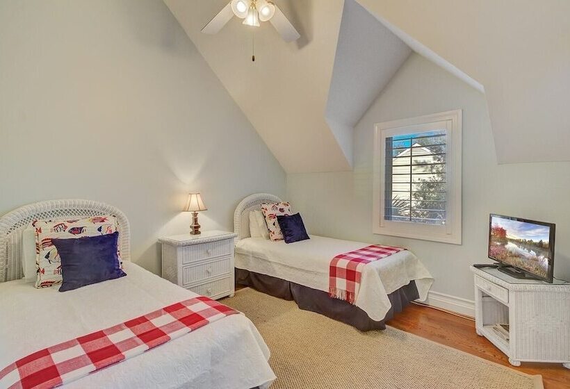 28 Beachwood West By Avantstay Close To Beach, Multiple Decks & Private Pool!