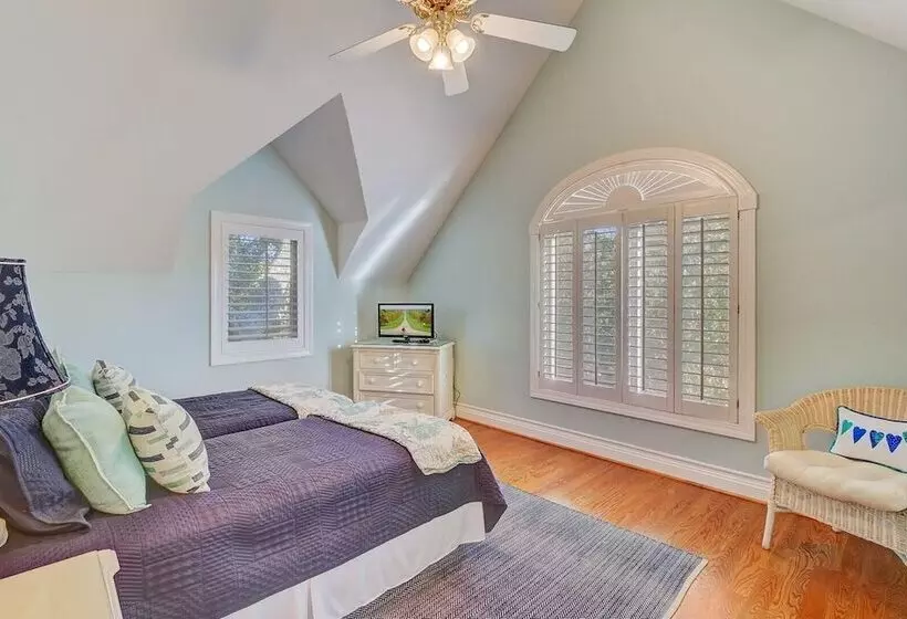 28 Beachwood West By Avantstay Close To Beach, Multiple Decks & Private Pool!